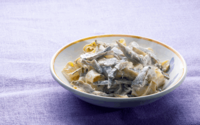 Tagliatelle con alcachofas y gambas