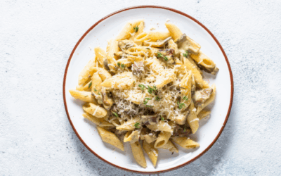 Pasta primavera con espárragos y champiñones
